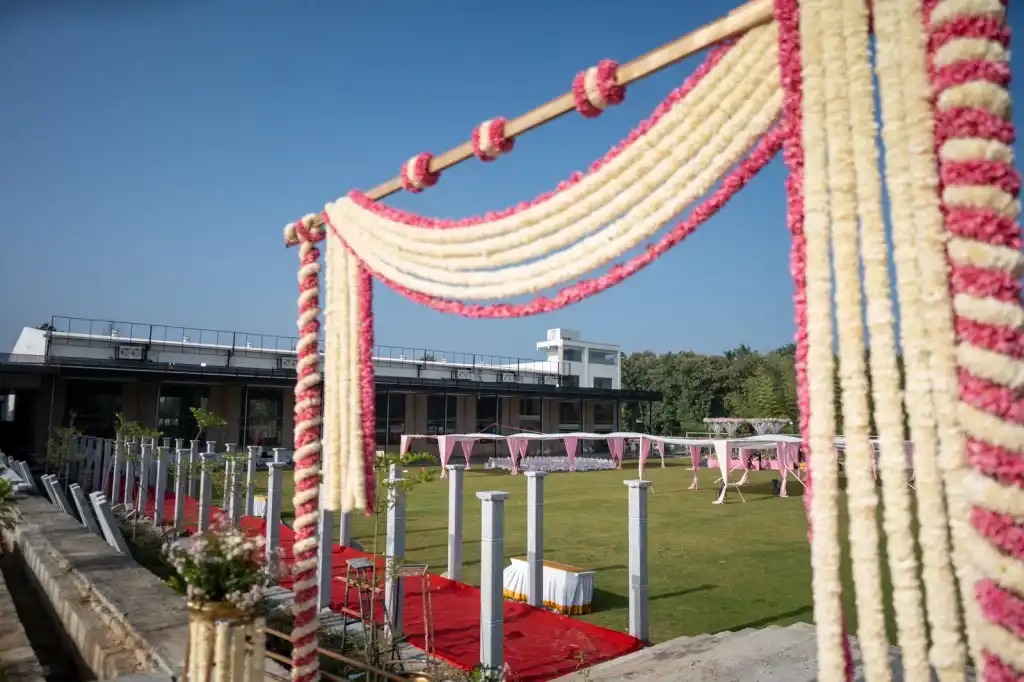 How to Decorate Your Lawn Venue for a Picture-Perfect Reception?